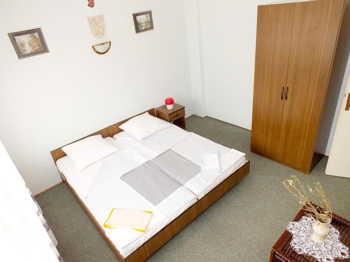 Biba Rooms Karlovac Buitenkant foto
