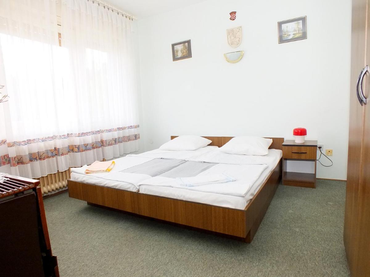 Biba Rooms Karlovac Buitenkant foto