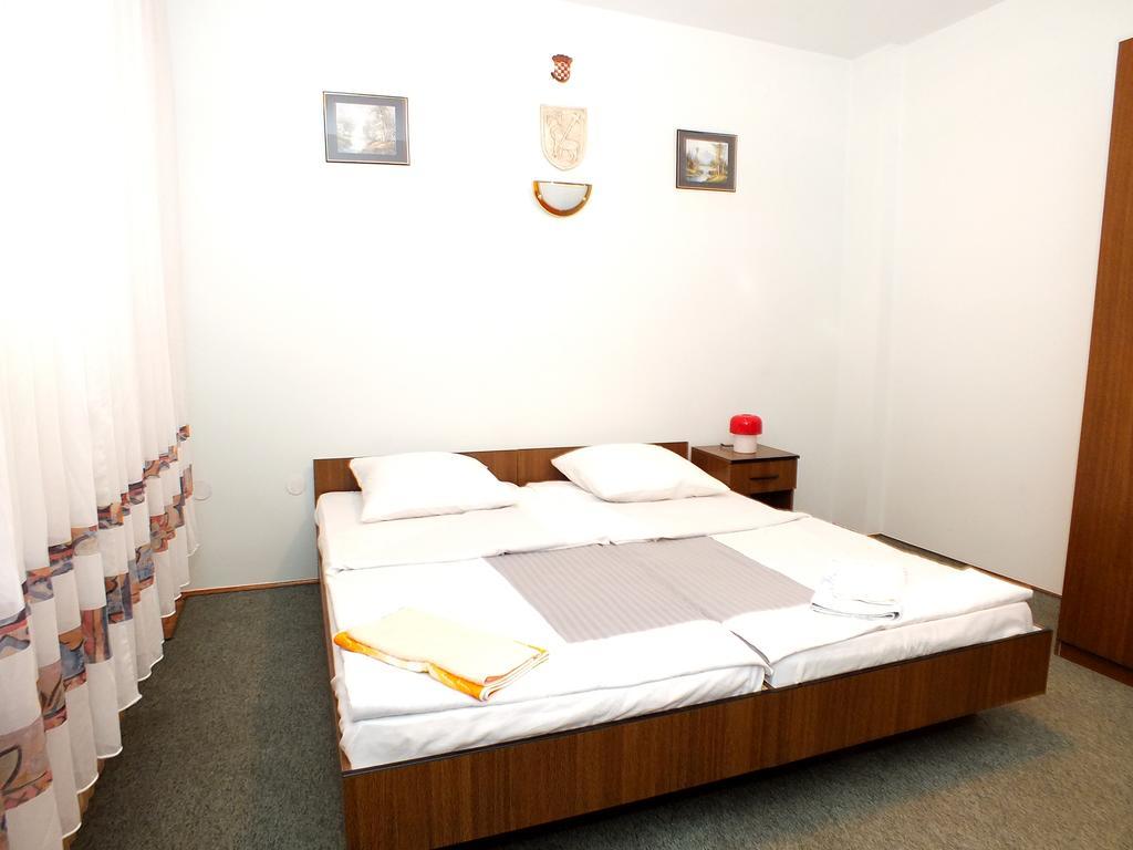 Biba Rooms Karlovac Buitenkant foto
